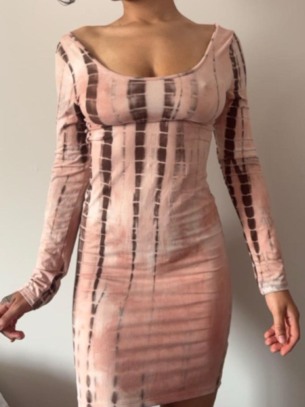 Women’s Scoop Neck Long Sleeve Pink Tie-Dye Bodycon Dress